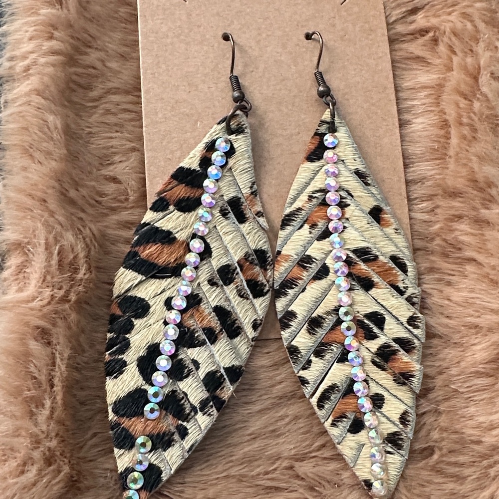 Boho leopard print faux leather feather earrings